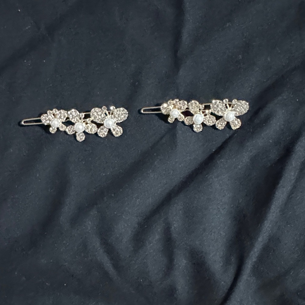 Elegant Silver Floral Hair Clips